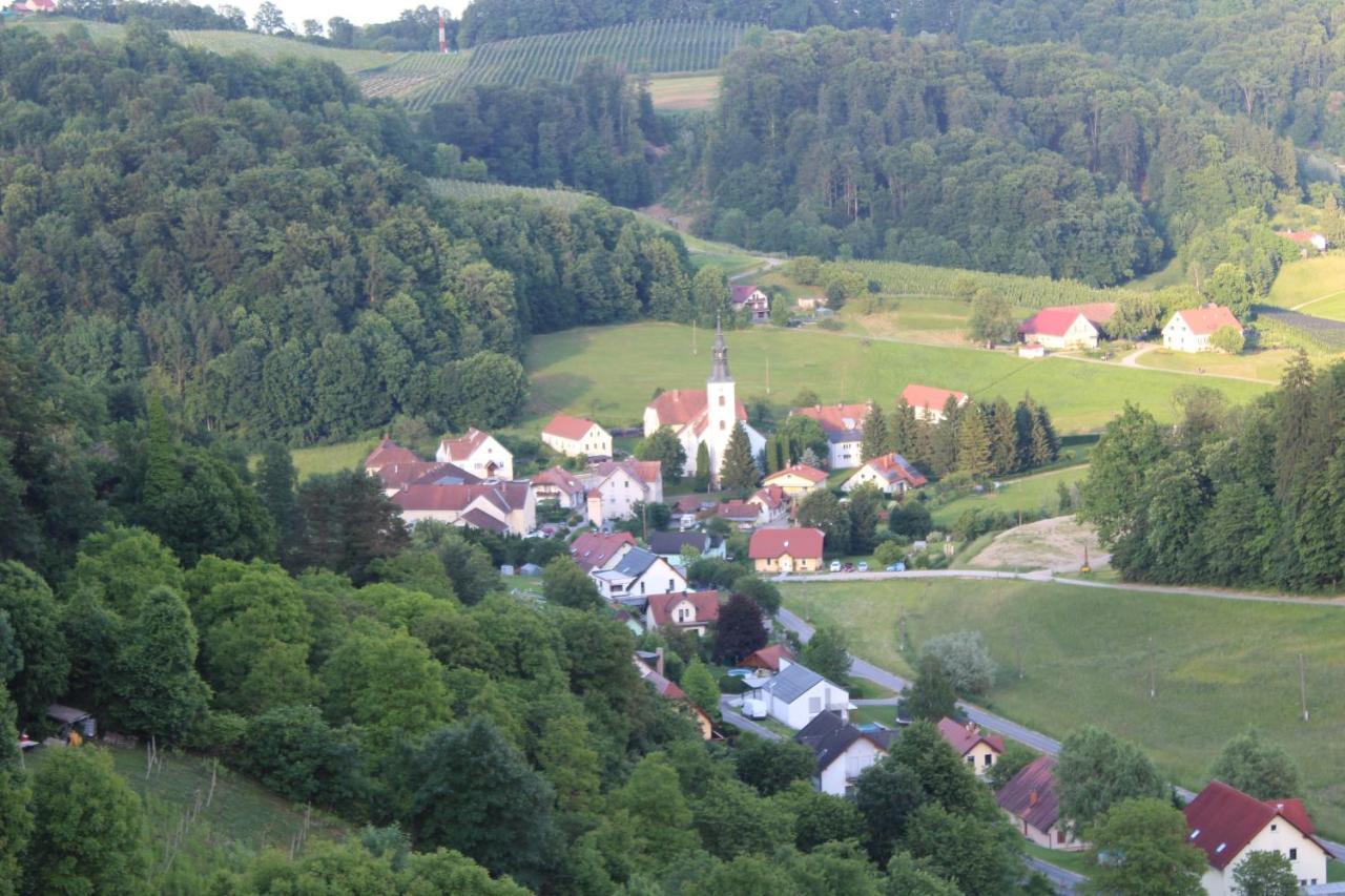Sleeping In Village Svecina ภายนอก รูปภาพ